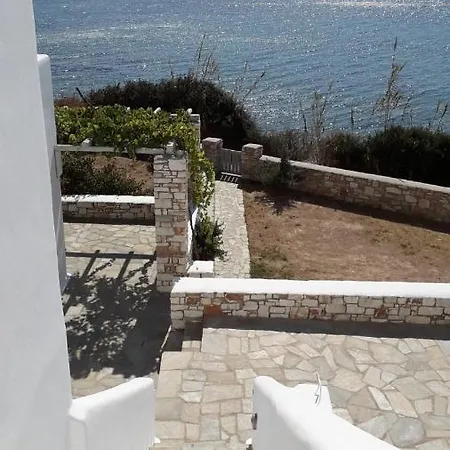 Cycladic Seaside Apartment *