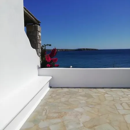 Cycladic Seaside Apartment *